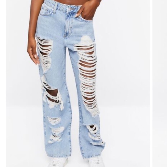 NWT Destroyed 90s-Fit Straight Jeans light wash distressed denim Forever 21 RARE - Picture 3 of 13